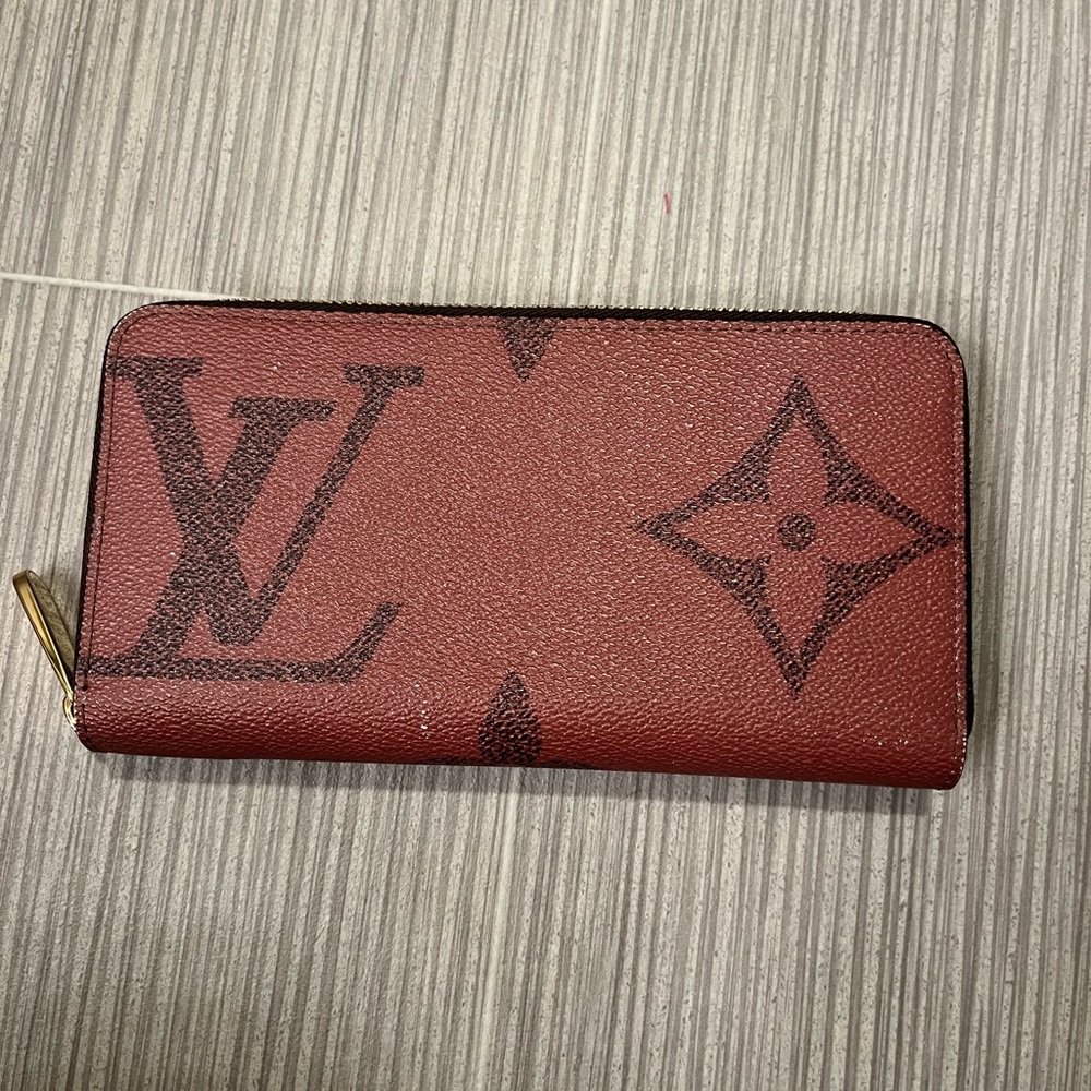 Reversed Zippy Full Size Wallet